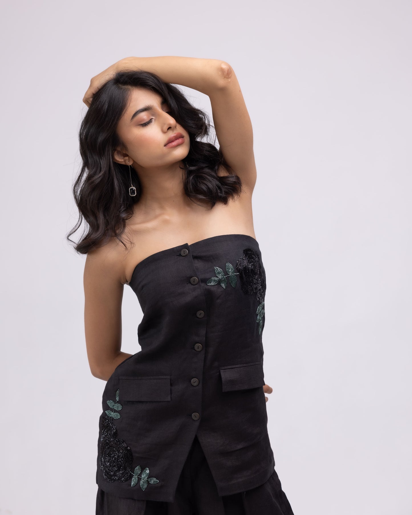 100% linen off-shoulder waistcoat with hand-embroidery