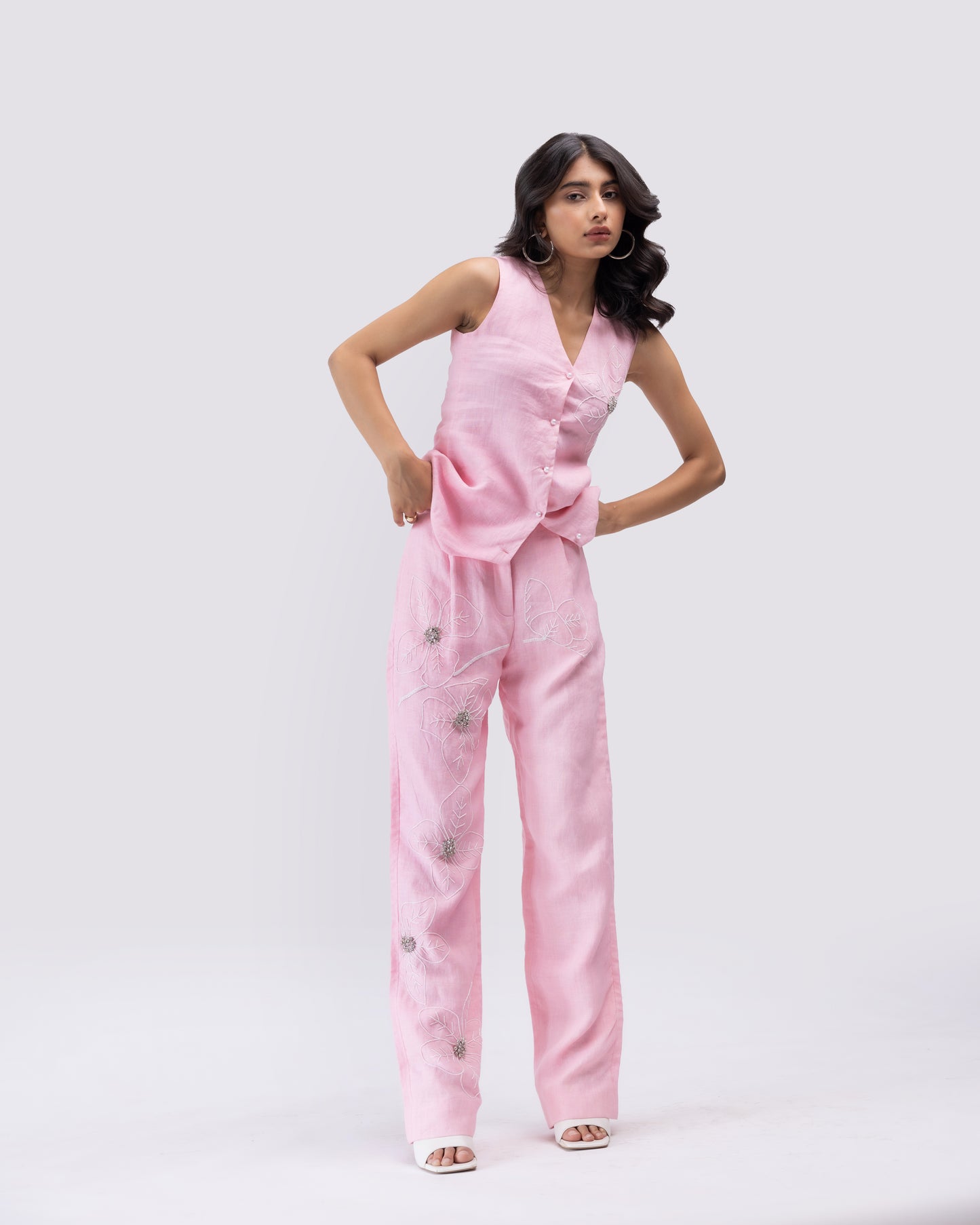 100% linen waistcoat with floral hand-embroidery