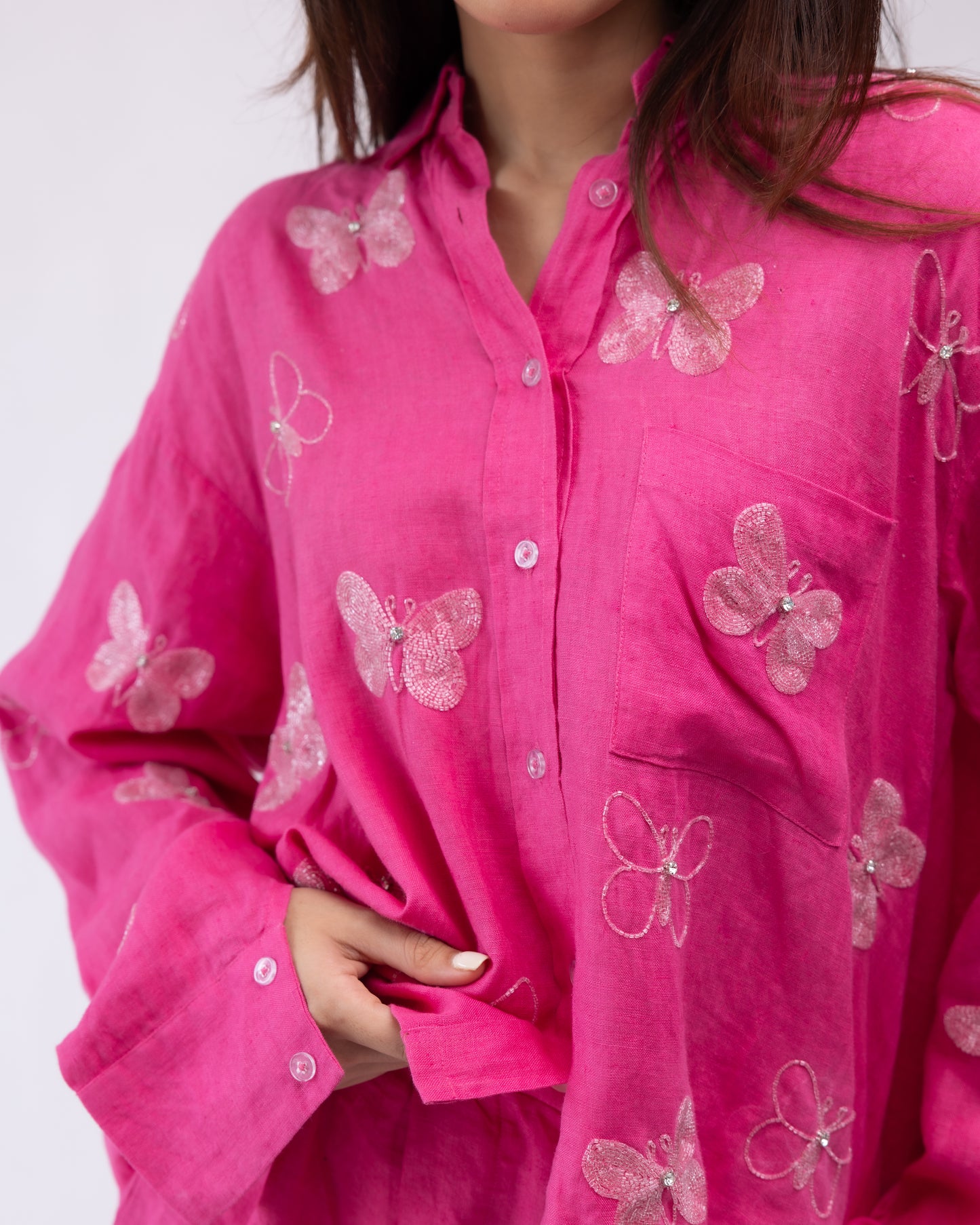 100% linen hand-embroidered shirt with box-pleated back