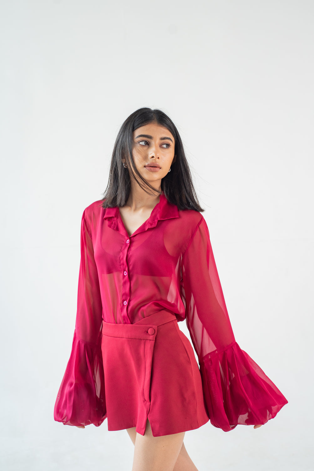 Shirt with voluminous sleeves
