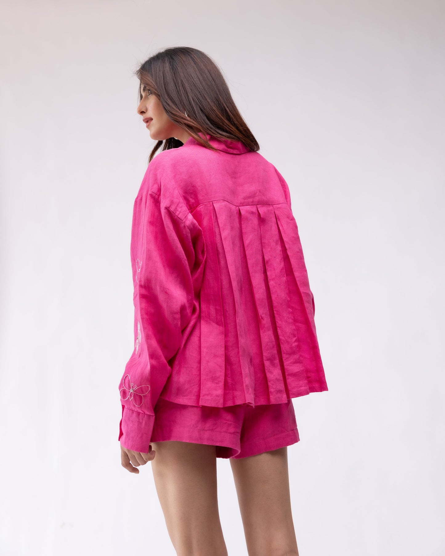 100% linen hand-embroidered pleated shorts
