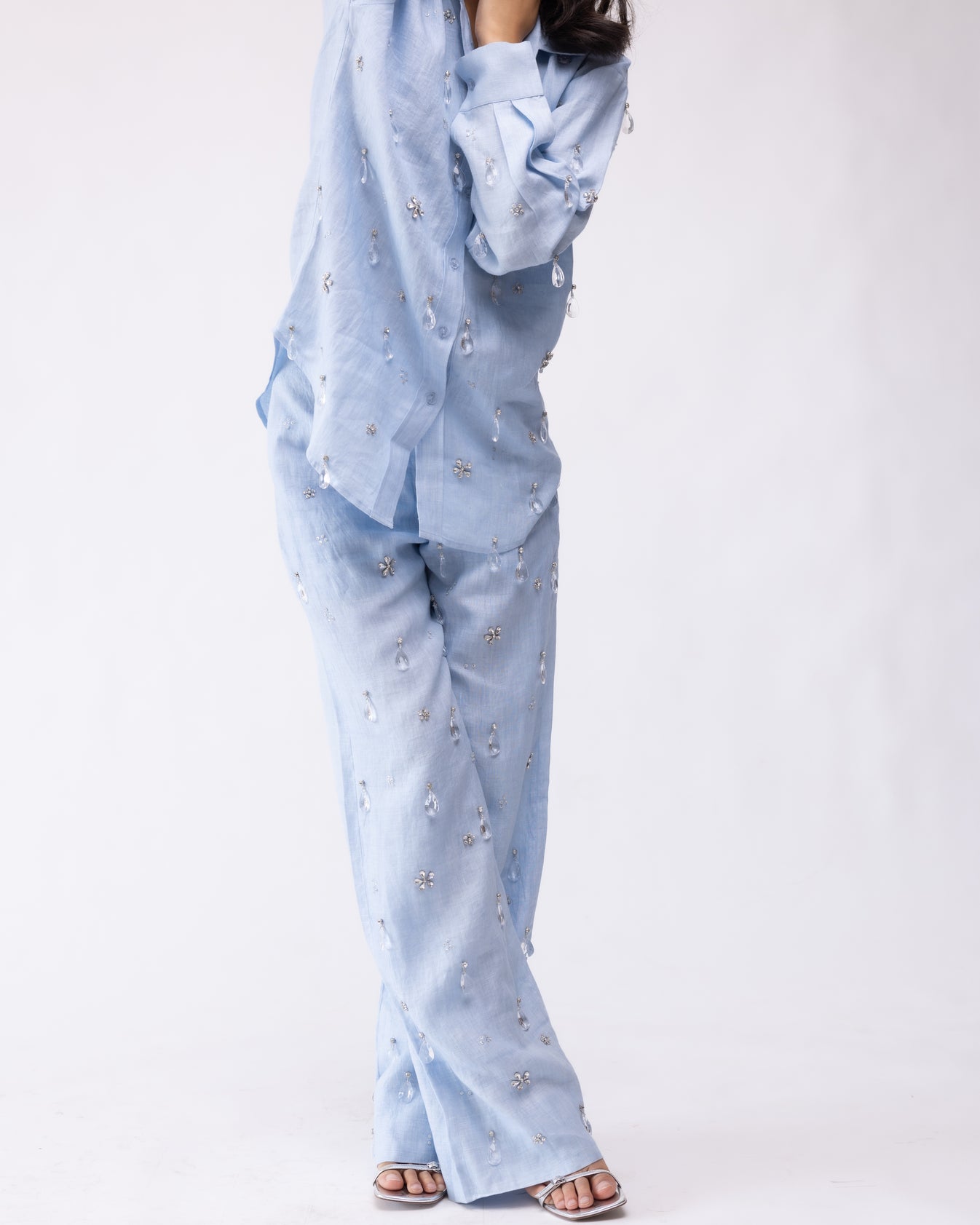 100% linen high-waisted trousers with hand-embroidery