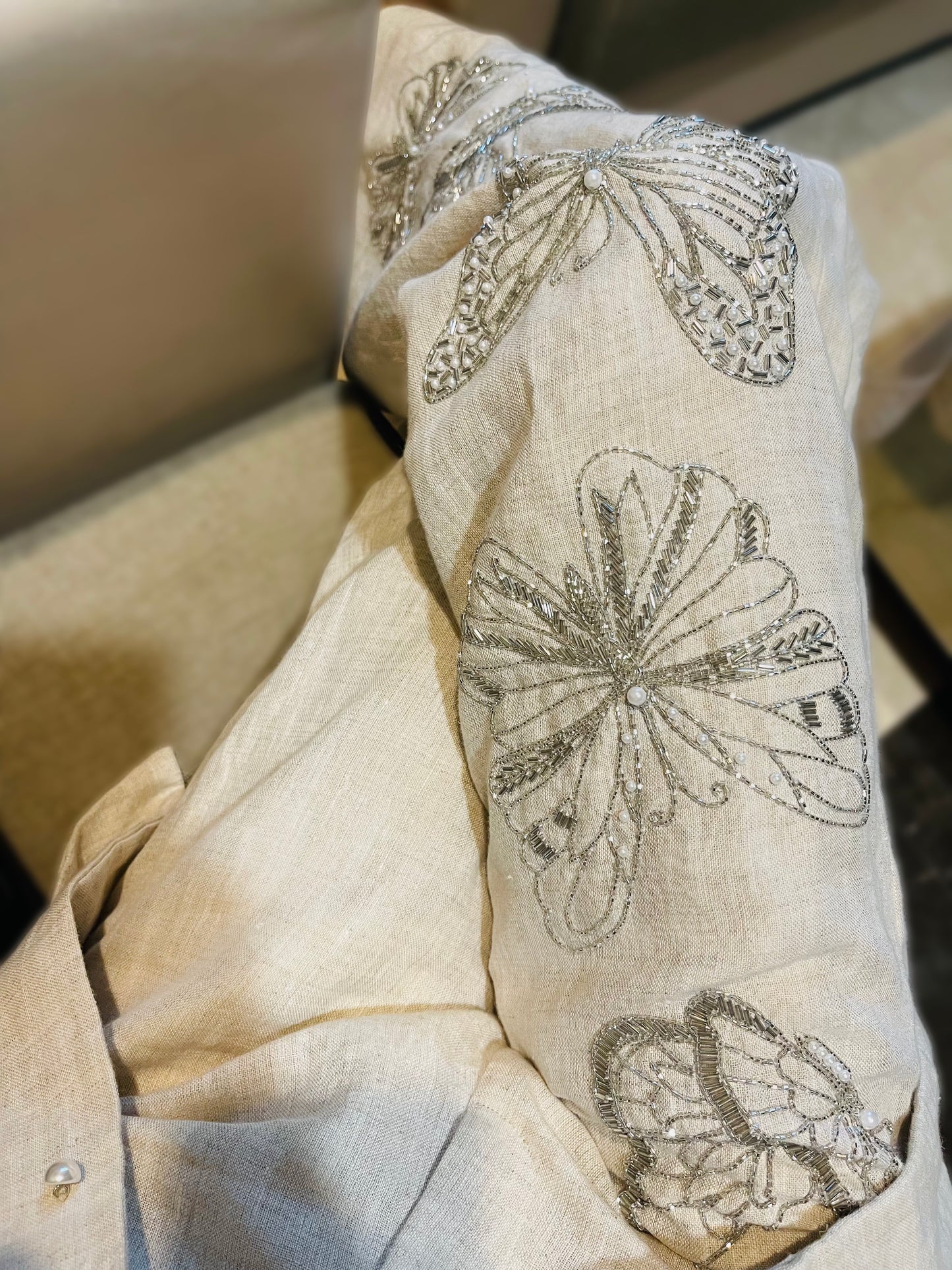 Hand-embroidered 100% linen trousers with butterfly motifs