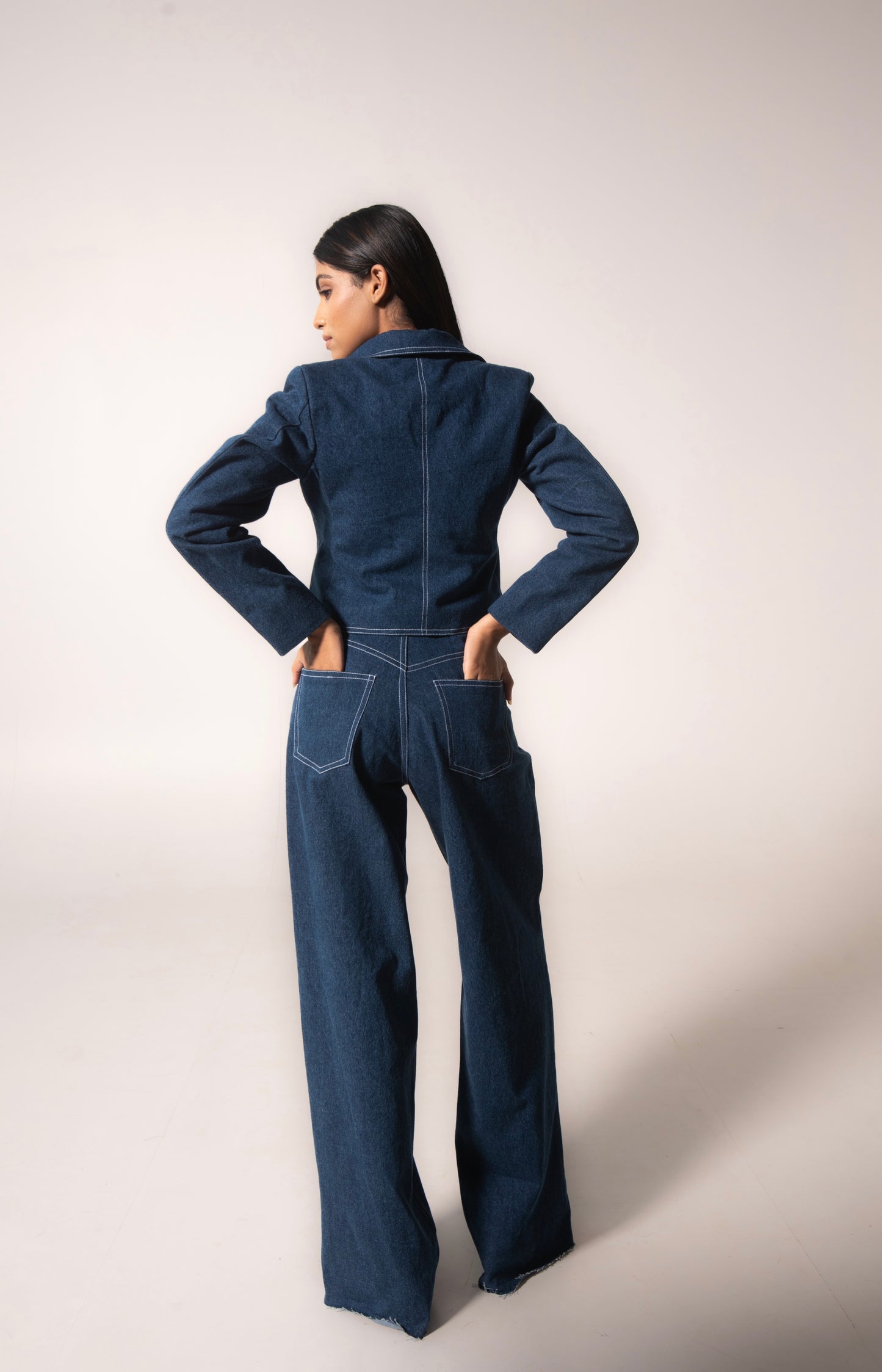 High-waisted pleated denims with topstitching