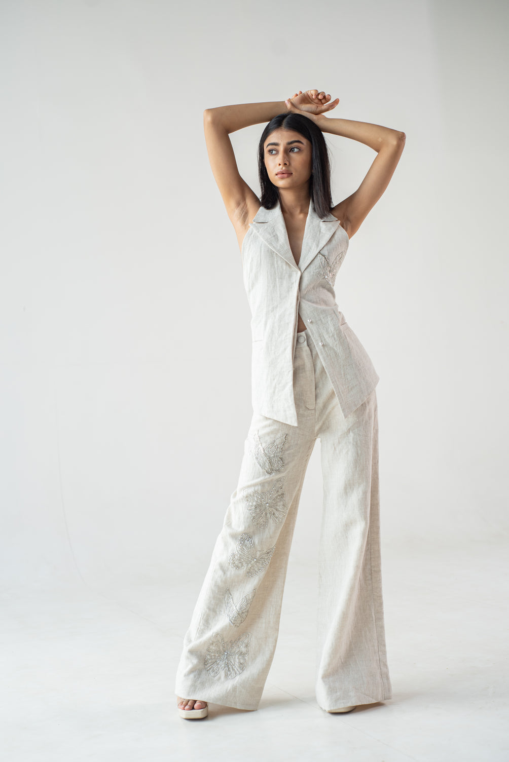 Hand-embroidered 100% linen waistcoat with butterfly motif