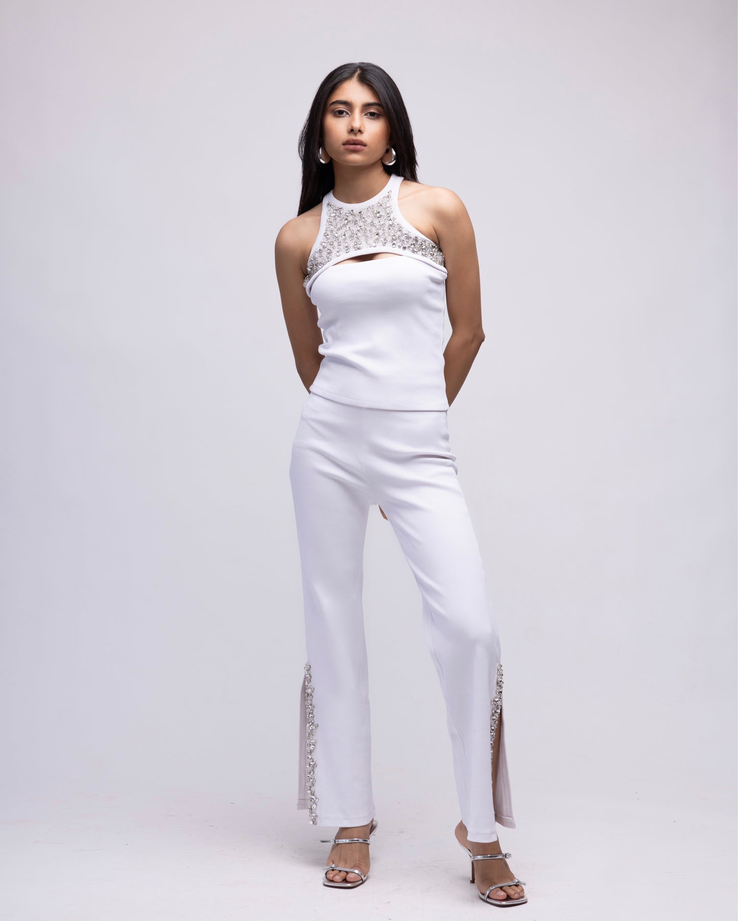 Ribbed tank with cut-out