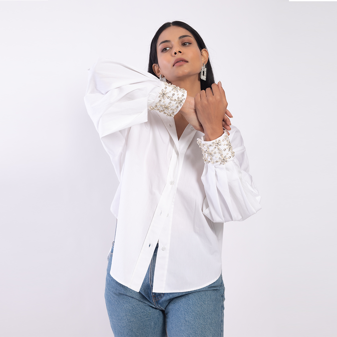 Loose-fitting shirt with embellishments