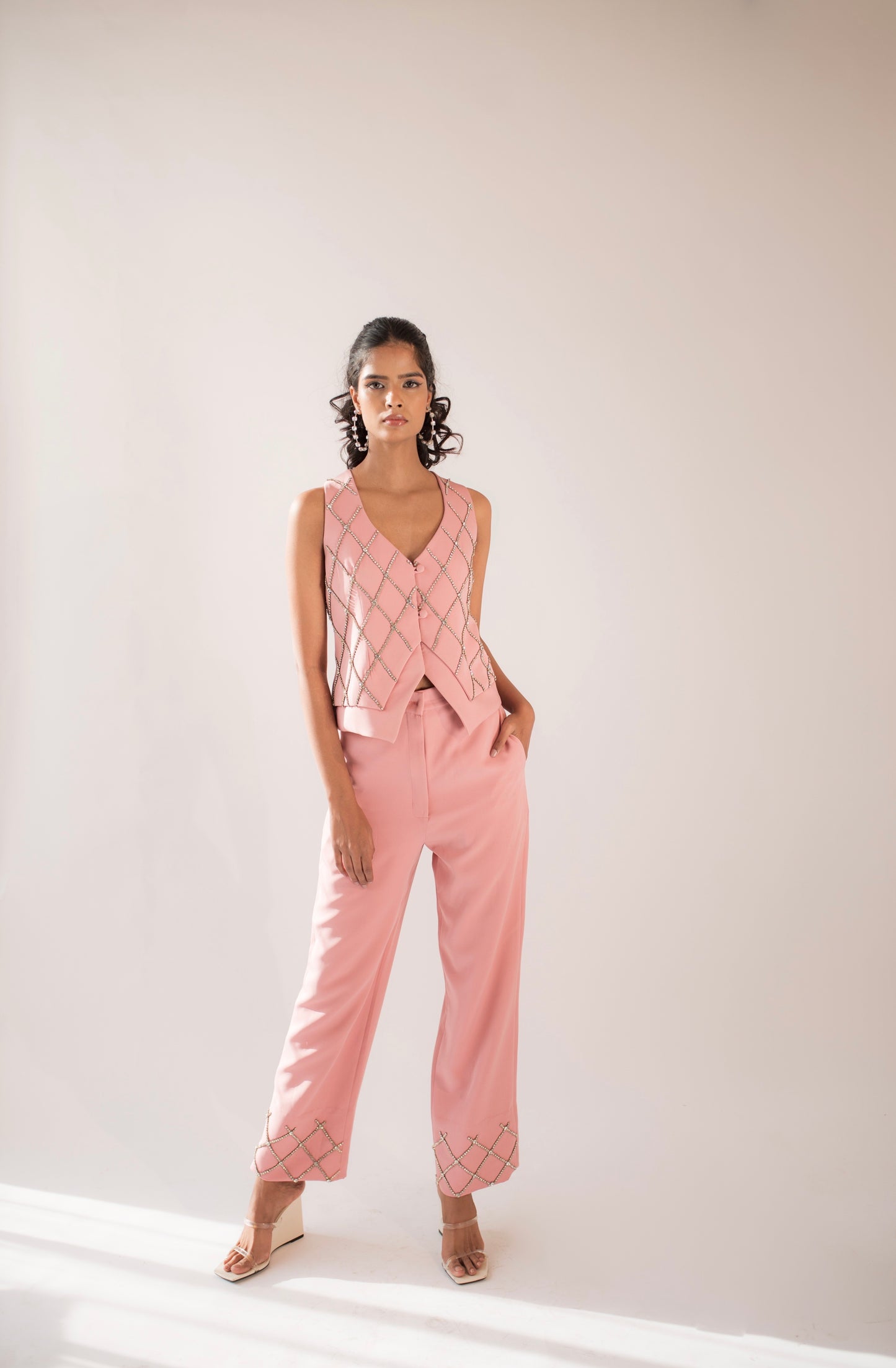 High-waist trousers with embellishments